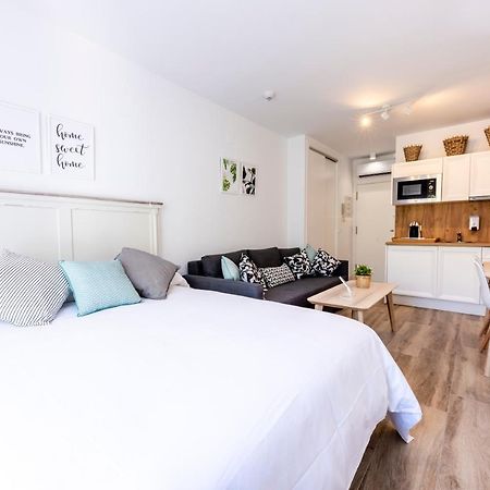 Apartamentos Toboso Plaza Nerja Eksteriør billede A studio apartment