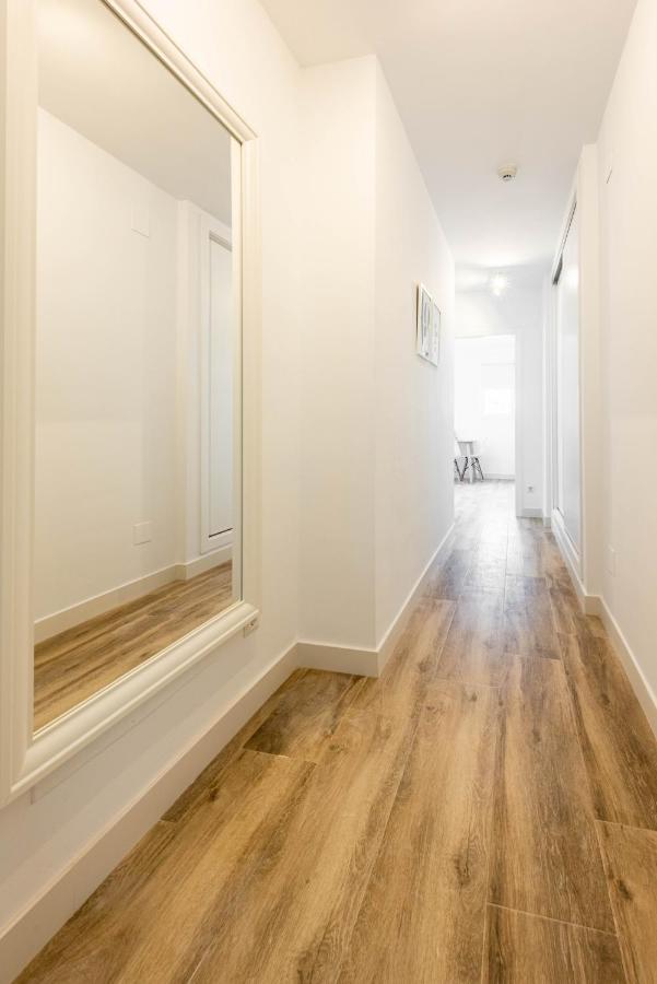 Apartamentos Toboso Plaza Nerja Eksteriør billede A hallway