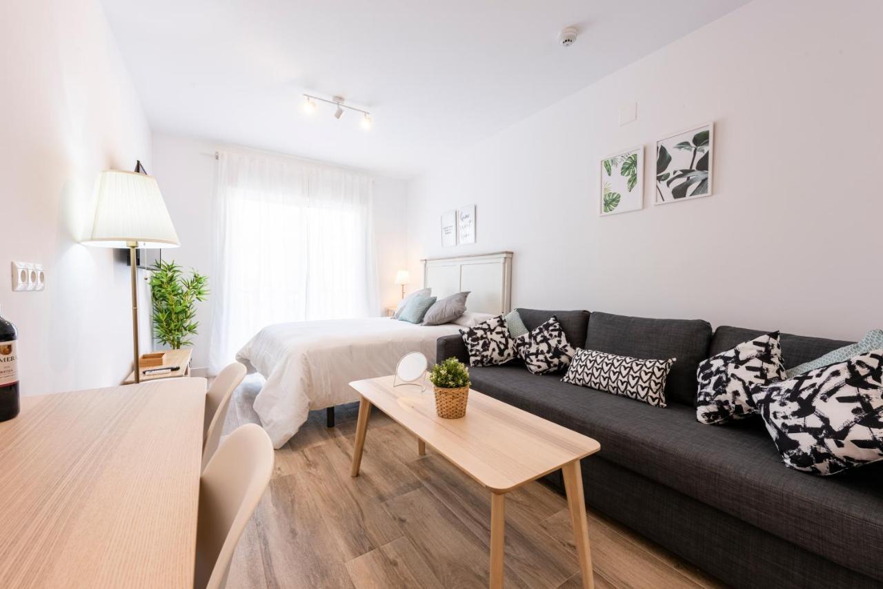 Apartamentos Toboso Plaza Nerja Eksteriør billede A studio apartment in Madrid, Spain