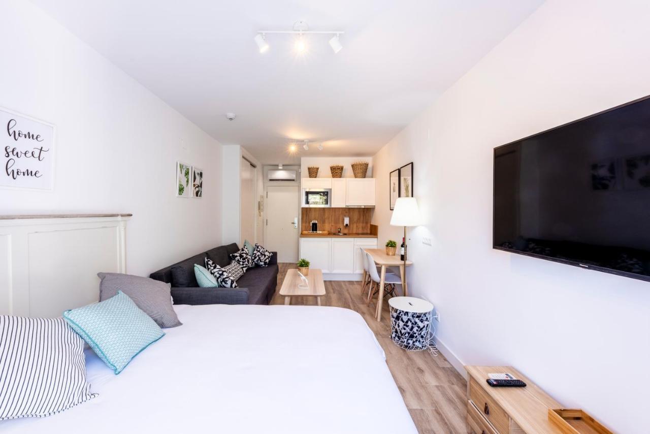 Apartamentos Toboso Plaza Nerja Eksteriør billede Studio apartment