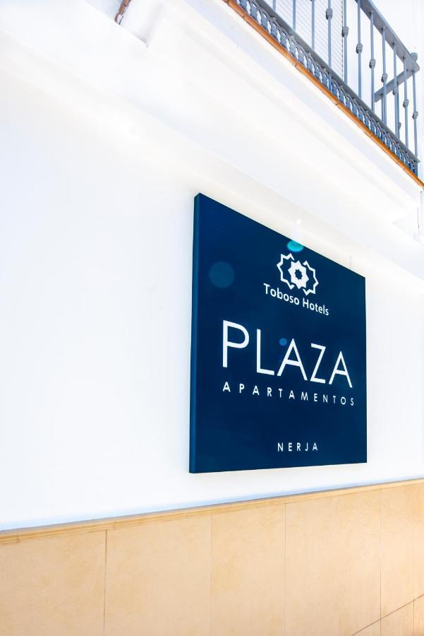 Apartamentos Toboso Plaza Nerja Eksteriør billede Plaza Apartments Nerja